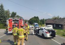 Zderzenie czołowe w Tymowej. Cztery osoby w szpitalu, utrudnienia na DK75