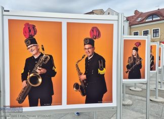 Bochnia. Na Rynku stanęła wystawa portretowa z okazji 145-lecia Orkiestry Górniczej – WSZYSTKIE ZDJĘCIA