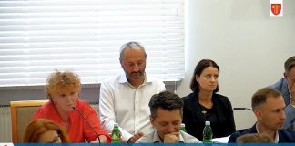 Bochnia. Szefowa edukacji o dodatkowych lekcjach religii: „Zadecydowali rodzice” – RELACJA Z SESJI