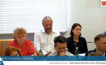 Bochnia. Szefowa edukacji o dodatkowych lekcjach religii: „Zadecydowali rodzice” – RELACJA Z SESJI