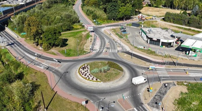 Gmina Niepołomice. Nowa droga dla pieszych i rowerów w Staniątkach