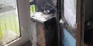 Brzesko. Pożar na balkonie w bloku. Szybka akcja strażaków zapobiegła tragedii