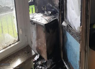 Brzesko. Pożar na balkonie w bloku. Szybka akcja strażaków zapobiegła tragedii