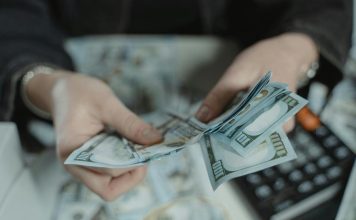 🔸 Historia czeków bankowych – od papieru do form elektronicznych
