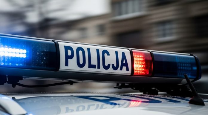 Moszczenica. Motocyklista uciekł pieszo z miejsca wypadku. Miał sądowy zakaz prowadzenia pojazdów