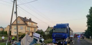 Wypadek na DK75 w Uszwi. Zderzenie trzech pojazdów