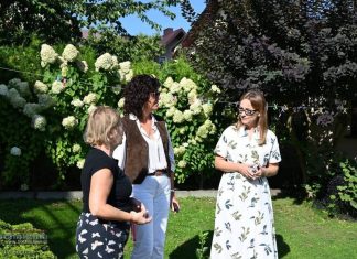 Burmistrz Bochni odwiedziła ogrody mieszkańców. Rozstrzygnięto konkurs „Mój zielony zakątek”