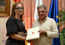 Umowa na remont boiska na Uzborni podpisana