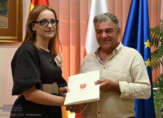 Umowa na remont boiska na Uzborni podpisana