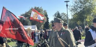 Trwają Pola Chwały w Niepołomicach. W niedzielę parada i „okazowanie wojska wszelakiego” – ZDJĘCIA