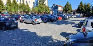 Bochnia. Nowe miejsca postojowe przy dworcu już dostępne, radni zgłaszają wątpliwości