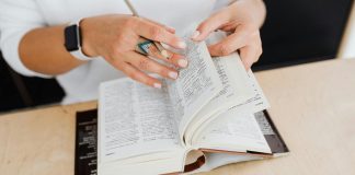 🔸 Profesjonalne tłumaczenia techniczne: Dlaczego precyzja i ekspertyza są kluczem do globalnego sukcesu?