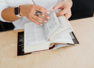 🔸 Profesjonalne tłumaczenia techniczne: Dlaczego precyzja i ekspertyza są kluczem do globalnego sukcesu?