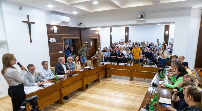 🔴 Burmistrz Bochni poinformowała o wstrzymaniu budowy żłobka na os. Jana