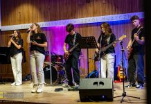 Bochnia. Koncert „Wehikuł czasu – przeboje XX wieku” – ZDJĘCIA