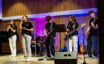 Bochnia. Koncert „Wehikuł czasu – przeboje XX wieku” – ZDJĘCIA