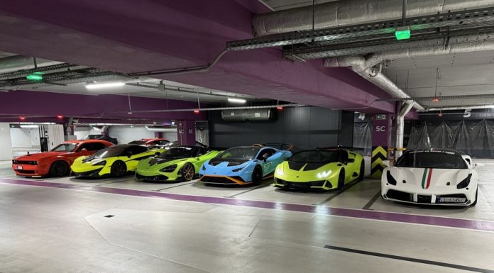 Superauta na bocheńskim Rynku – przejazdy Ferrari, Lamborghini i McLarenem. Cel? Pomoc dzieciom