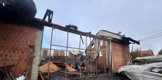 Krzeczów. Pożar zniszczył gospodarstwo – ruszyła zbiórka dla poszkodowanej rodziny i zwierząt