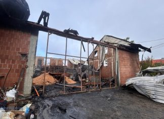 Krzeczów. Pożar zniszczył gospodarstwo – ruszyła zbiórka dla poszkodowanej rodziny i zwierząt