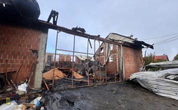 Krzeczów. Pożar zniszczył gospodarstwo – ruszyła zbiórka dla poszkodowanej rodziny i zwierząt