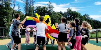 Nowy Wiśnicz. Otwarto nową przestrzeń rekreacyjną przy szkole – ZDJĘCIA