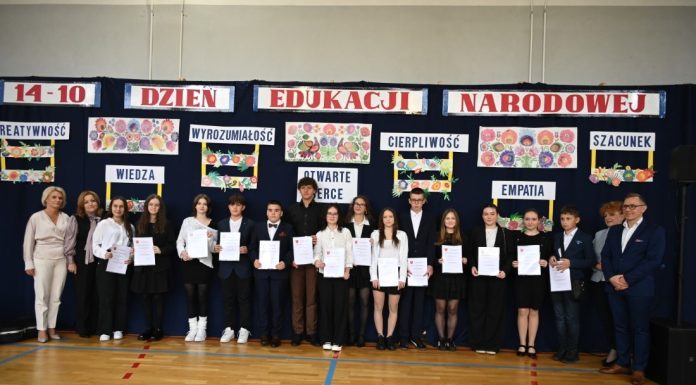 Bochnia. Nagrody dla nauczycieli i najlepszych uczniów podczas Obchodów Dnia Edukacji Narodowej – LISTA, ZDJĘCIA