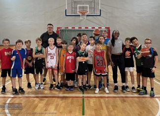 Bochnia. Britney Jones poprowadziła trening z młodymi koszykarzami