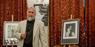 Wernisaż fotografii Michała Piotrowskiego „Dziewczyna w okularach” – ZDJĘCIA