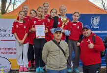 Uczennice SP 5 w Bochni w czołówce kraju. Ósme miejsce w ogólnopolskim finale sztafetowych biegów przełajowych