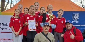 Uczennice SP 5 w Bochni w czołówce kraju. Ósme miejsce w ogólnopolskim finale sztafetowych biegów przełajowych