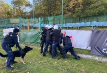 Policyjne ćwiczenia pododdziałów zwartych w Brzesku – ZDJĘCIA