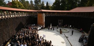 „Potężni ślubują w tężni”. Ślubowanie pierwszoklasistów I LO w wyjątkowej scenerii