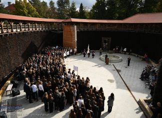 „Potężni ślubują w tężni”. Ślubowanie pierwszoklasistów I LO w wyjątkowej scenerii