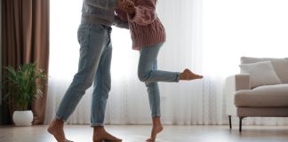 🔸 Ogrzewanie podłogowe – ile kosztuje i czy się opłaca?