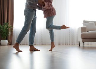 🔸 Ogrzewanie podłogowe – ile kosztuje i czy się opłaca?