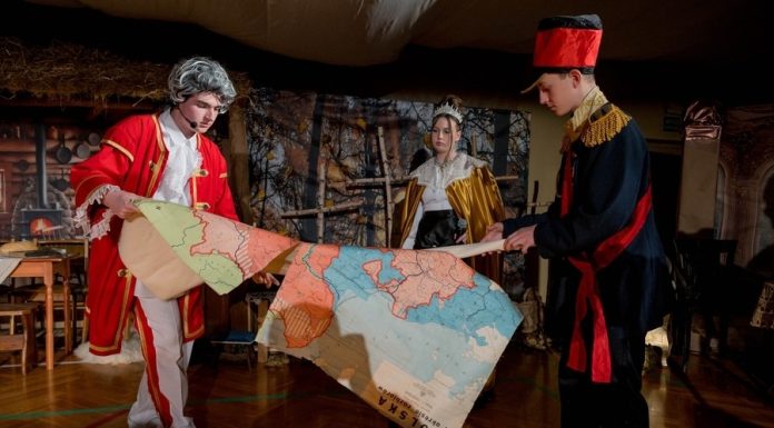 Bogucice. „Ziemia, która pamięta”. Patriotyczna wieczornica w szkole poruszyła publiczność – ZDJĘCIA