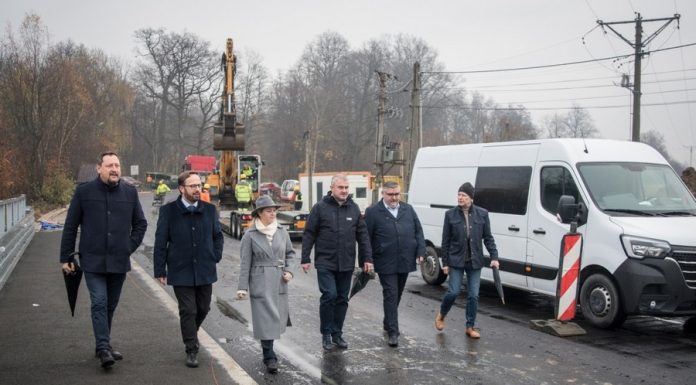 Wiceminister infrastruktury odwiedził inwestycje drogowe w powiecie bocheńskim