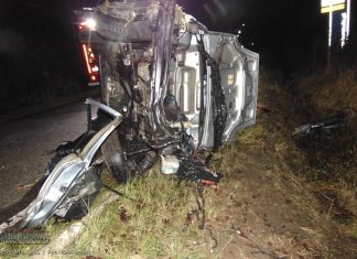 Nocne dachowanie w gminie Brzesko. Policja apeluje o ostrożność na drogach