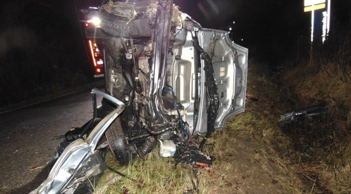 Nocne dachowanie w gminie Brzesko. Policja apeluje o ostrożność na drogach