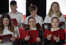 Nowy Wiśnicz. Koncert laureatów festiwalu „Z pieśnią patriotyczną i żołnierską przez wieki” – ZDJĘCIA