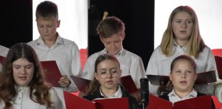 Nowy Wiśnicz. Koncert laureatów festiwalu „Z pieśnią patriotyczną i żołnierską przez wieki” – ZDJĘCIA