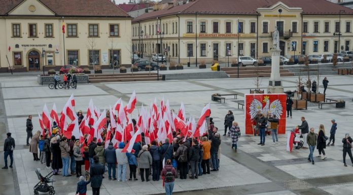 Happening „Kocham Polskę” na Rynku w Bochni – ZDJĘCIA