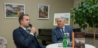 Biblioteka w Bochni. Spotkanie z Mirosławem Płonką – ZDJĘCIA