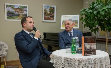 Biblioteka w Bochni. Spotkanie z Mirosławem Płonką – ZDJĘCIA