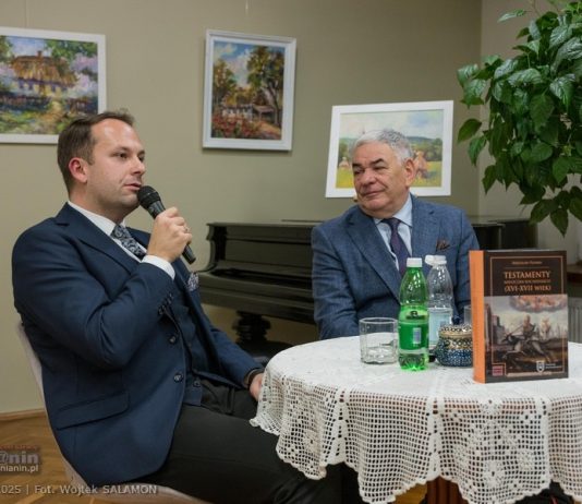 Biblioteka w Bochni. Spotkanie z Mirosławem Płonką – ZDJĘCIA