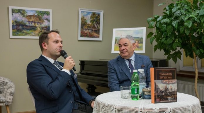 Biblioteka w Bochni. Spotkanie z Mirosławem Płonką – ZDJĘCIA