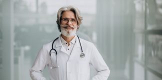 🔸 Masz antybiotyk na gardło, ale objawy nie mijają? Kiedy infekcja wymaga ponownej konsultacji?