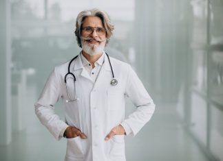 🔸 Masz antybiotyk na gardło, ale objawy nie mijają? Kiedy infekcja wymaga ponownej konsultacji?