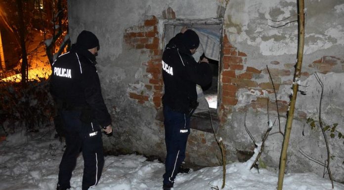 Bocheńscy dzielnicowi prowadzą działania mające pomóc osobom narażonym na wychłodzenie w okresie jesienno-zimowym