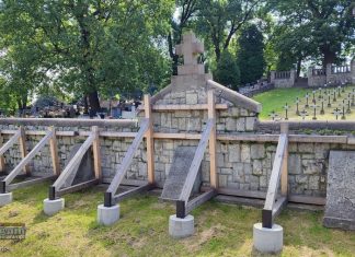 🔸 Trwa remont ogrodzenia cmentarza wojennego nr 314 w Bochni